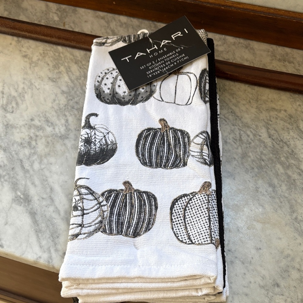 NWT SET/3 Tahari Halloween Black, White Glitter Pumpkin Hand Kitchen Bath Towels